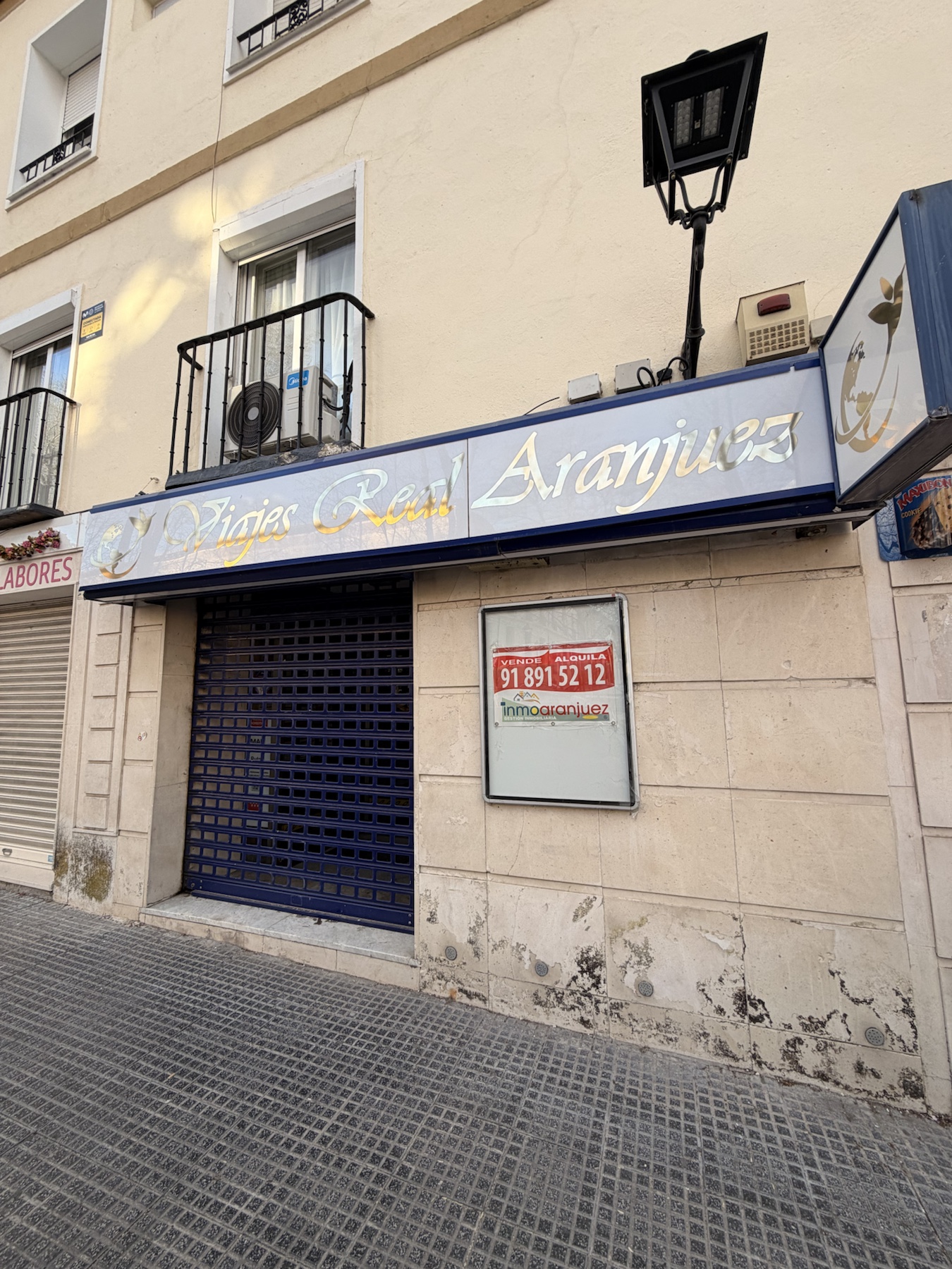 El local